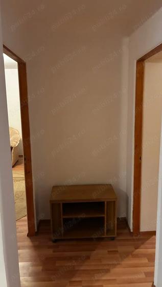 Apartament cu 4 camere semidecomandat în Vișan