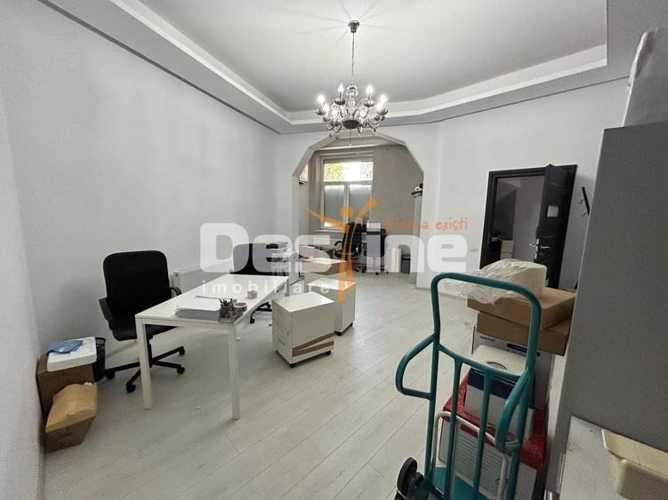 Apartament cu 4 camere semidecomandat în Universitate
