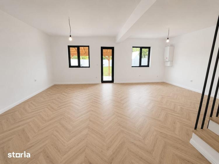 Casă cu 5 camere cu Teren 460 Mp în Domnești