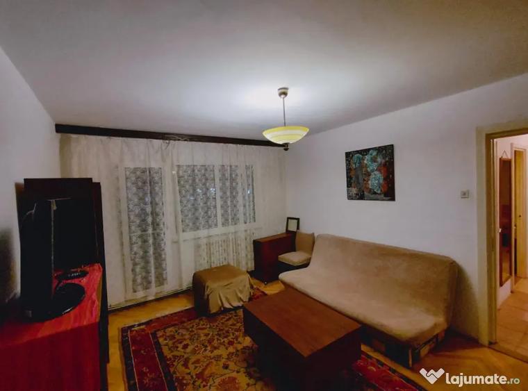 Apartament cu 3 camere semidecomandat, mobilat în Tătărași