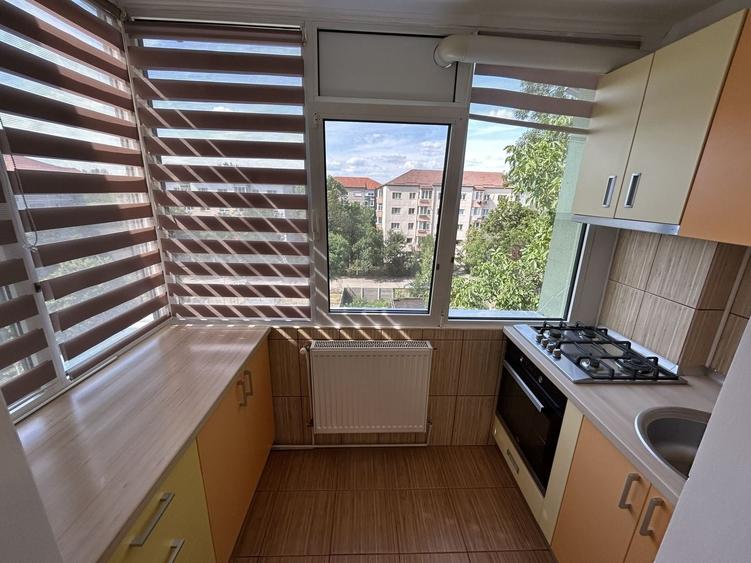 Apartament cu 2 camere decomandat în Girocului