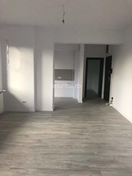 Apartament cu 3 camere semidecomandat în 13 Septembrie