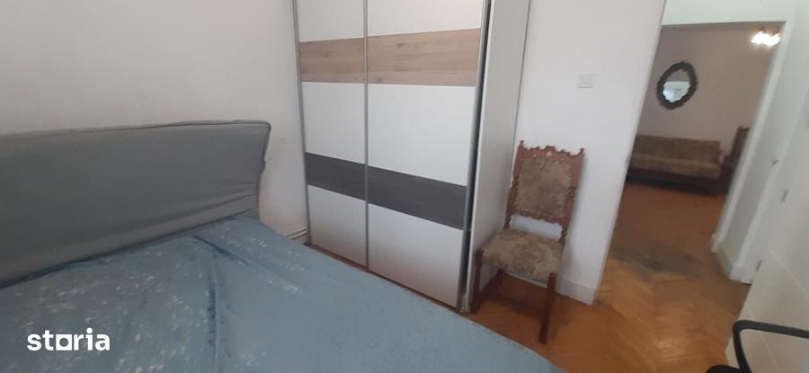 Apartament cu 3 camere semidecomandat în Republicii