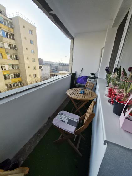 Apartament cu 3 camere semidecomandat în Bucur Obor