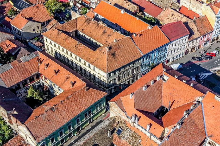 Proprietate specială, de 2,310 mp, în Central