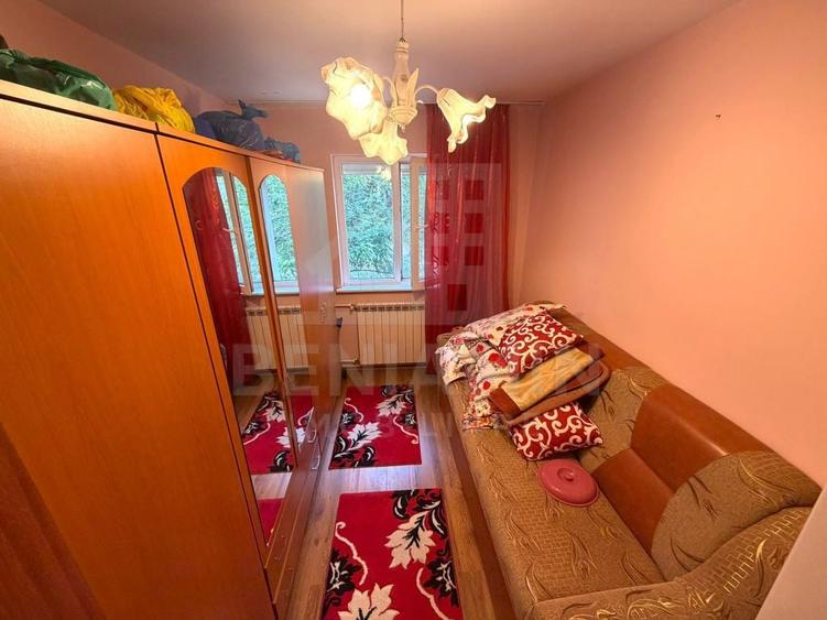 Apartament cu 3 camere semidecomandat în Craiovița Nouă