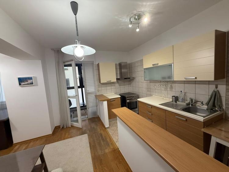 Apartament cu 2 camere decomandat, mobilat în Calea Călărașilor