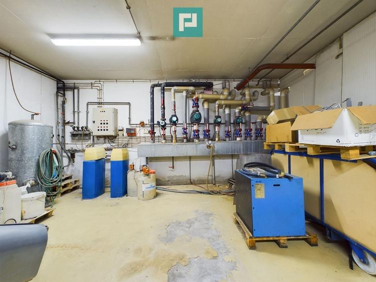 Spațiu industrial, de 6,879 mp, în Sânleani