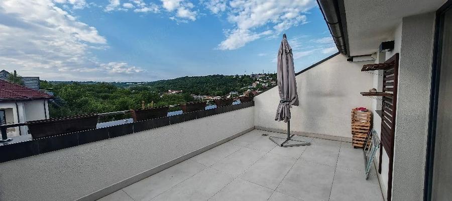 Apartament cu 6 camere decomandat în Canta