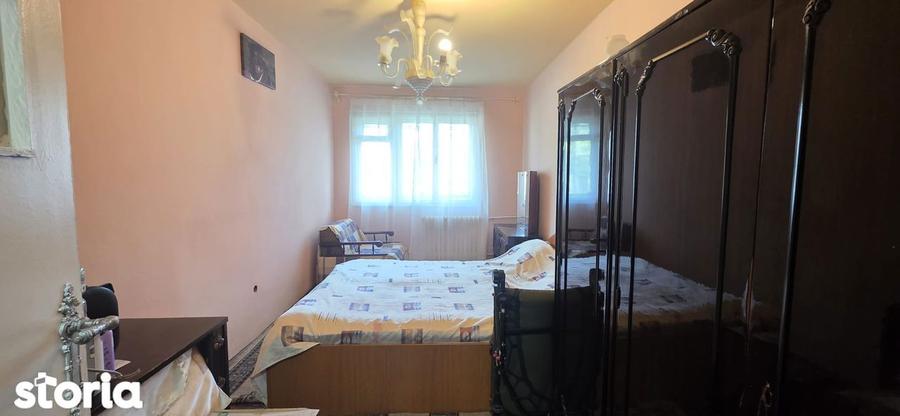 Apartament cu 4 camere decomandat în Tomis Nord