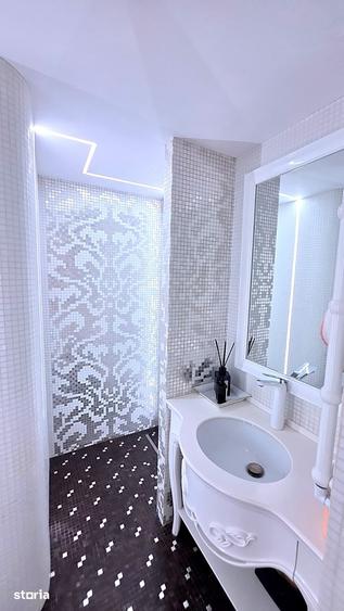 Casă cu 8 camere cu Teren 1223 Mp în Central