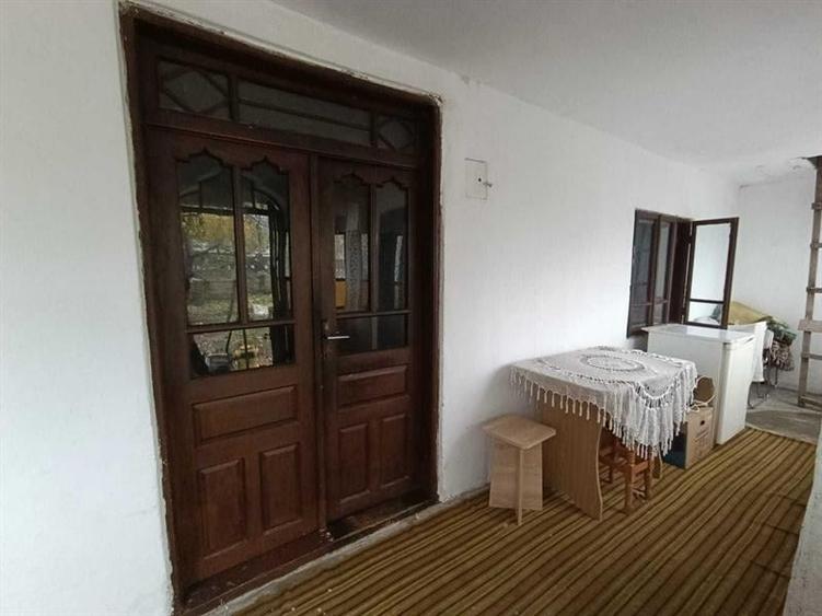 Casă individuală cu 4 camere cu Teren 1634 Mp în Teslui