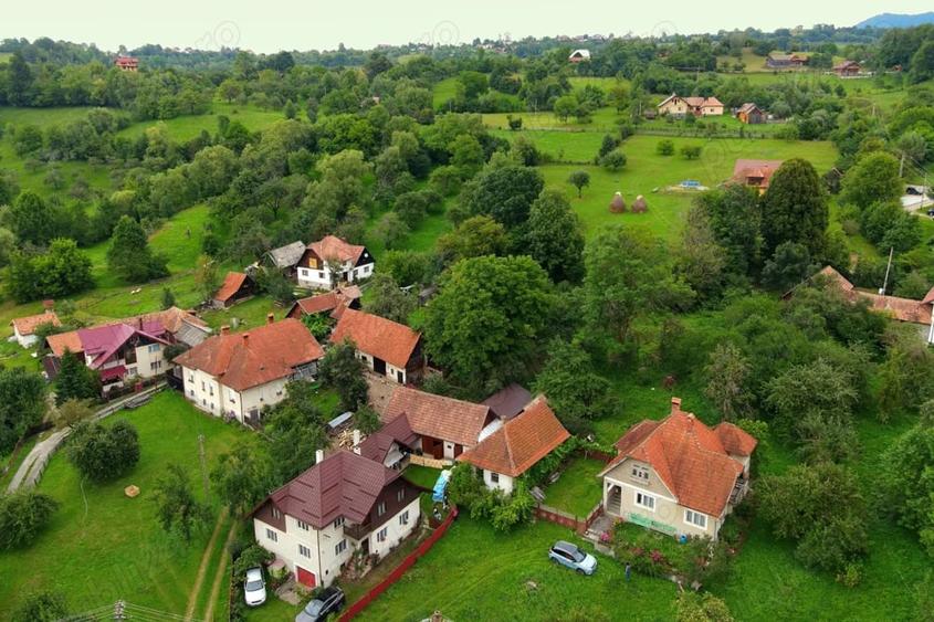 Teren de 4000 mp, în Bran