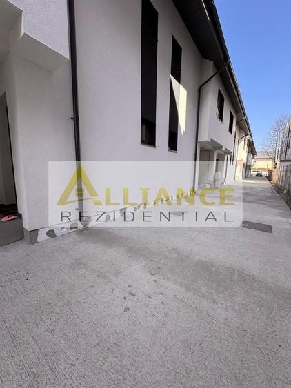 Casă individuală cu 4 camere decomandat cu Canalizare în Sud-Est