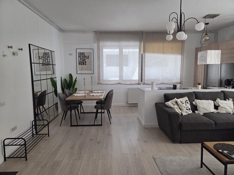 Apartament cu 2 camere semidecomandat, mobilat în Victoriei