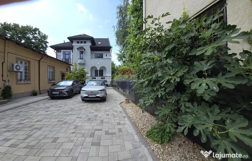 Casă cu 8 camere cu Teren 350 Mp în Dacia