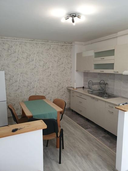 Apartament cu 2 camere semidecomandat în Florești