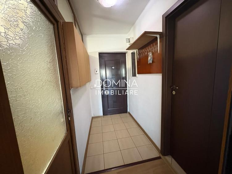 Garsonieră decomandată în Central
