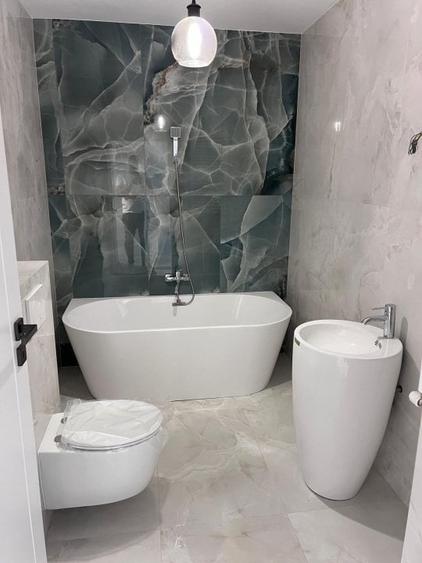 Apartament cu 6 camere decomandat în Nufărul