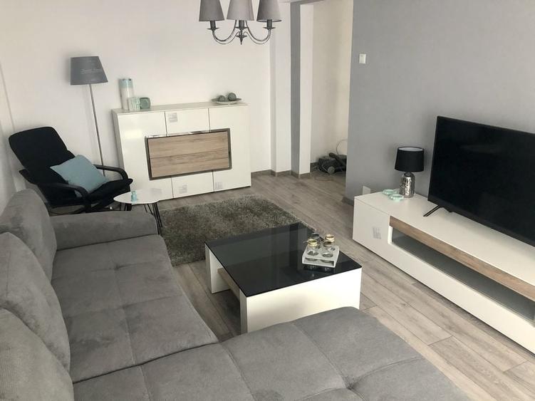 Apartament cu 2 camere decomandat în Central