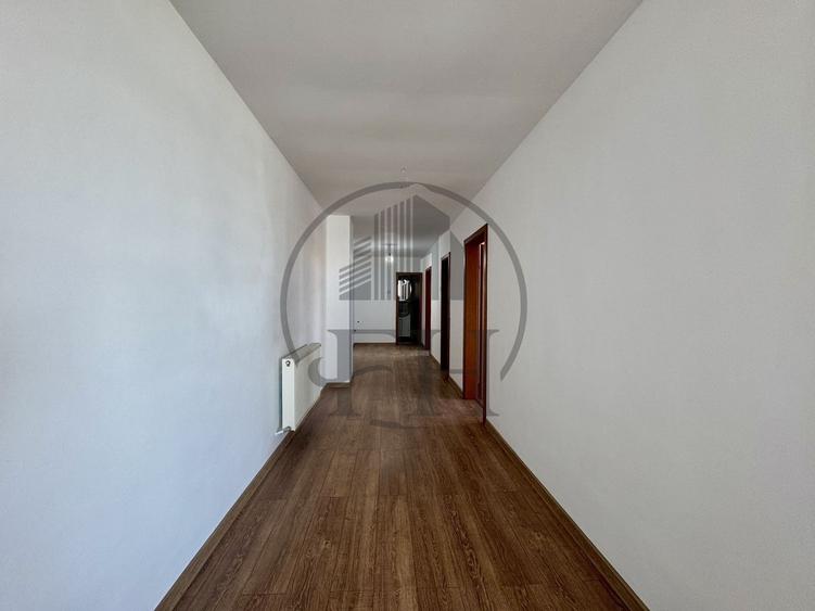 Apartament cu 3 camere decomandat în Sud