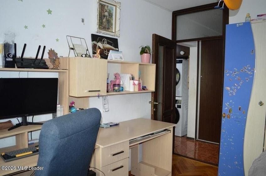 Apartament cu 3 camere decomandat, mobilat în Popa Șapcă