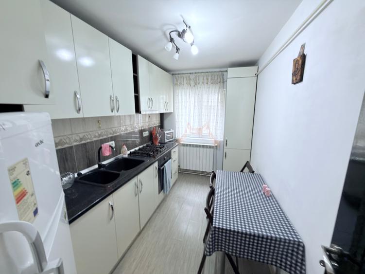 Apartament cu 3 camere decomandat în Central