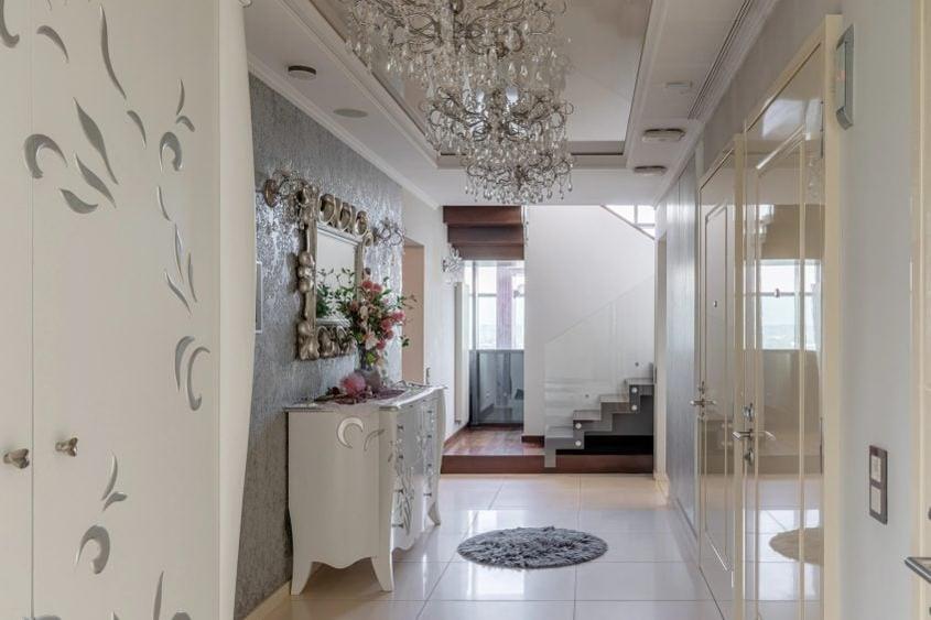 Apartament cu 5 camere decomandat, mobilat în Lacul Tei