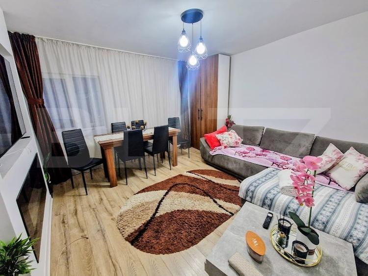 Apartament cu 3 camere decomandat, mobilat în Valenta