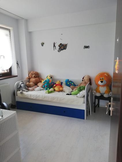 Apartament cu 2 camere semidecomandat, mobilat în Centura Nord