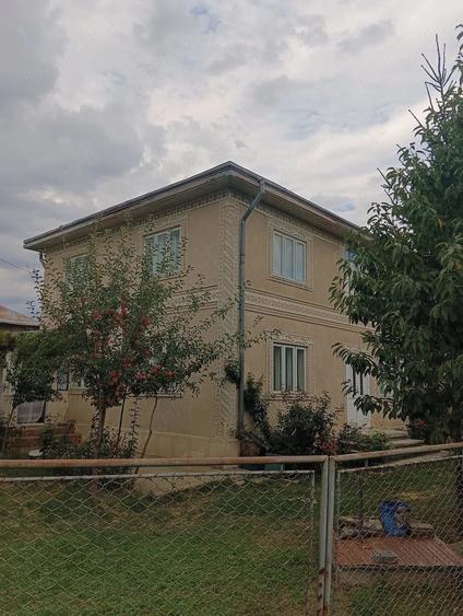 Casă cu Teren 1650 Mp în Lunca (Pașcani)