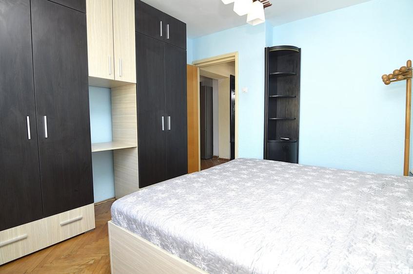 Apartament cu 3 camere decomandat, mobilat în Decebal