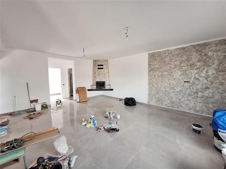 Casă cu 4 camere cu Teren 430 Mp în 9 Mai