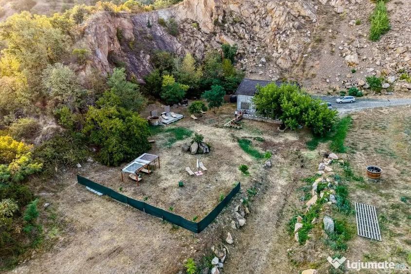 Casă cu 5 camere cu Teren 12000 Mp în Barațca