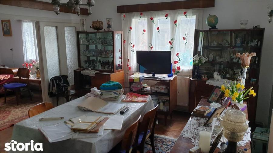 Casă cu 6 camere cu Teren 242 Mp în Central