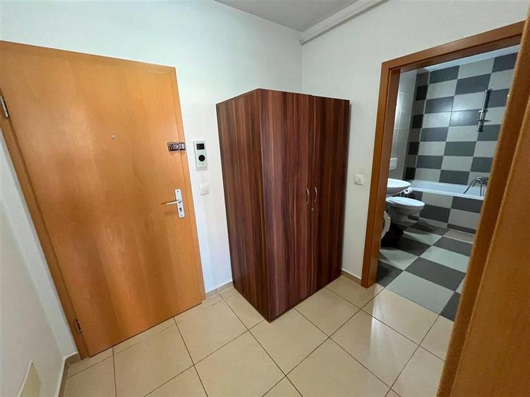Apartament cu 2 camere decomandat, mobilat în Tractorul