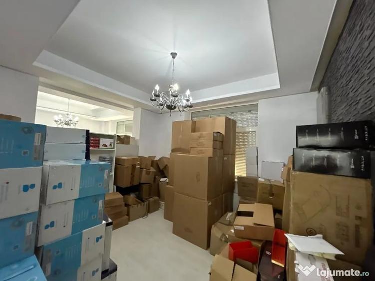 Apartament cu 4 camere semidecomandat în Universitate