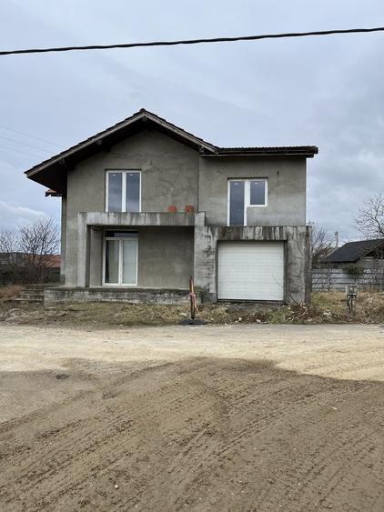 Casă cu 4 camere în Central
