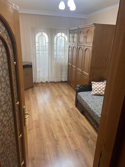 Apartament cu 3 camere decomandat în Șcheia