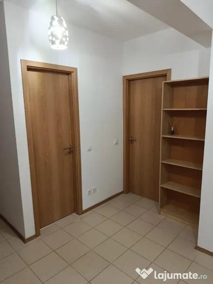 Apartament cu 3 camere decomandat în Est