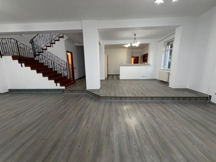 Casă cu 7 camere cu Canalizare în Herăstrău
