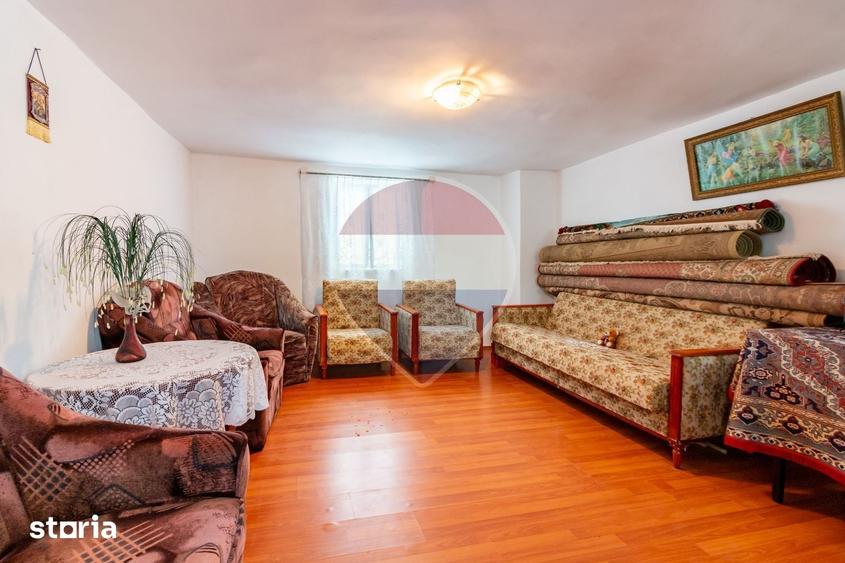 Casă cu 5 camere cu Teren 1842 Mp în Teiș