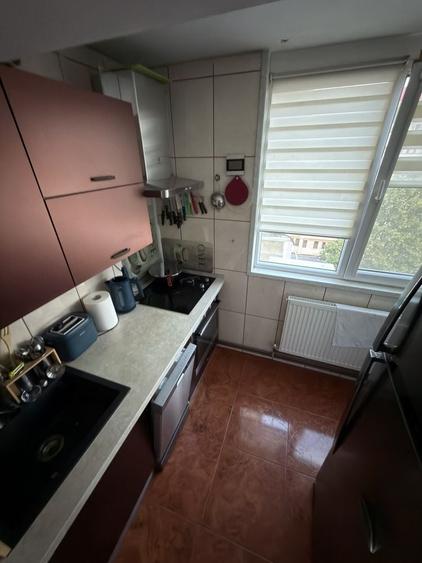 Apartament cu 3 camere semidecomandat în Exterior Vest