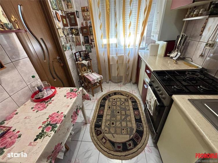 Apartament cu 3 camere semidecomandat în Mioriței