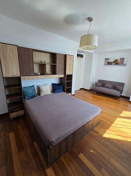 Apartament cu 4 camere decomandat în Herăstrău