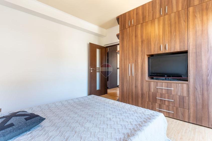 Apartament cu 2 camere semidecomandat, mobilat în Florești