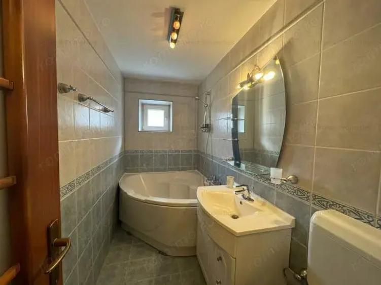 Apartament cu 3 camere decomandat în Decebal