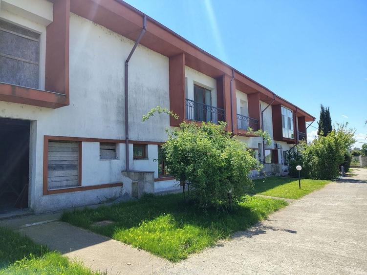 Duplex cu 3 camere cu Canalizare în Mihail Kogălniceanu