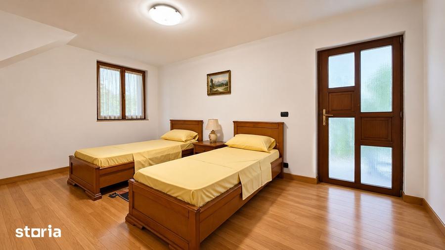 Casă cu 5 camere cu Canalizare în Zimandu Nou