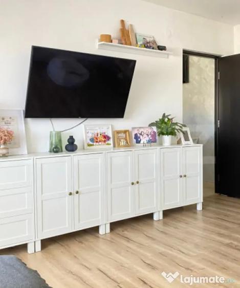 Apartament cu 3 camere decomandat în Tractorul